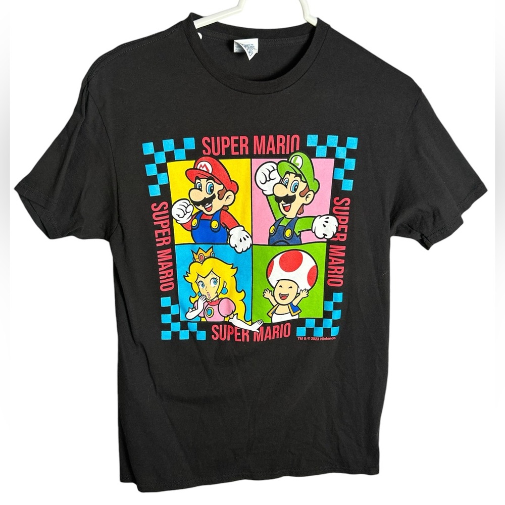NWOT Men’s Super Mario Size Medium Graphic T-Shirt‎